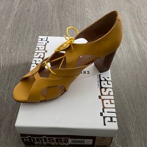 Mustard lace-up, peep toe bootie